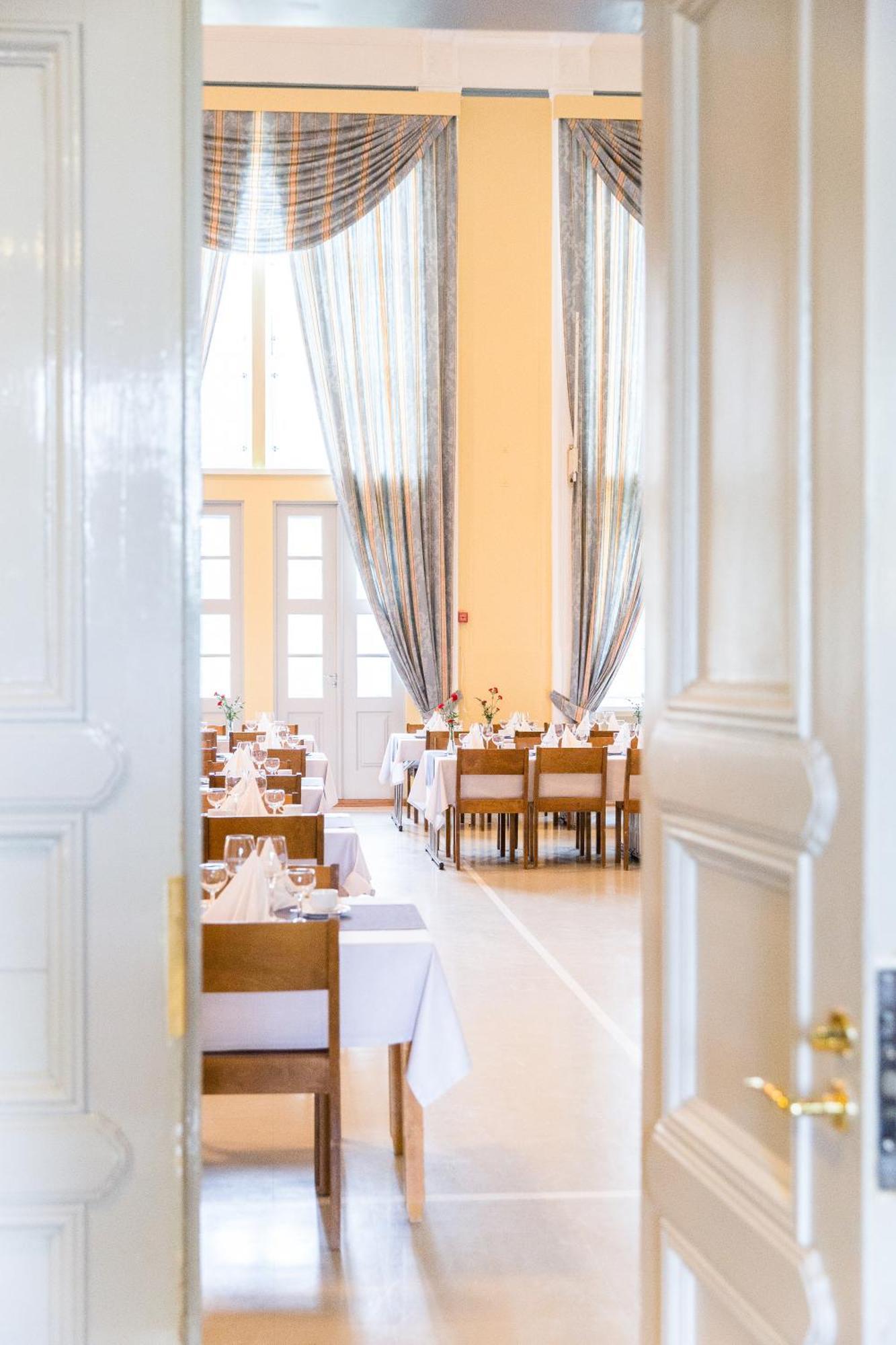 Hotelli-Ravintola Maentaen Klubi Mänttä Exteriér fotografie